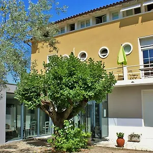 hotel-la-caravelle-nyons.hotels-rhonealpes.com/